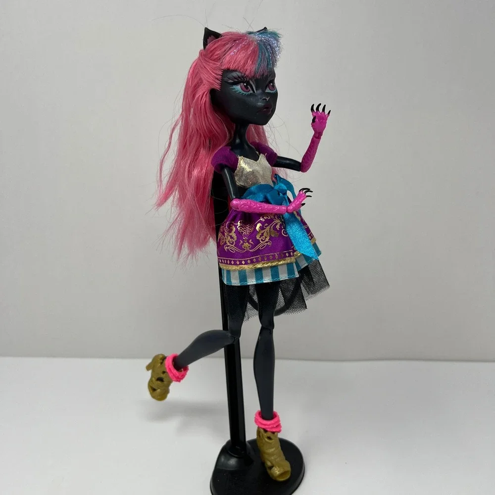 Monster High Catty Noir Boo York Doll Pink Black Feline Pop Star Figure CJF27